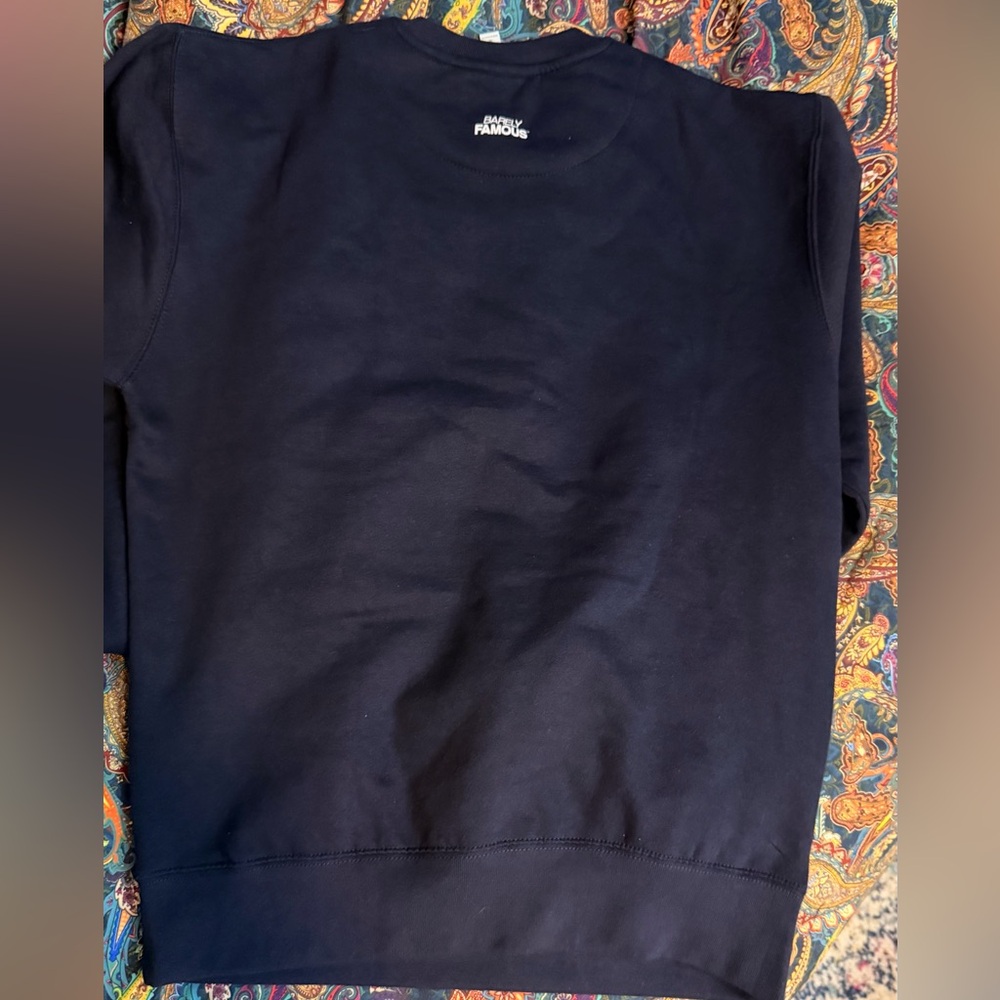 Love that crewneck - Picture 6 of 8
